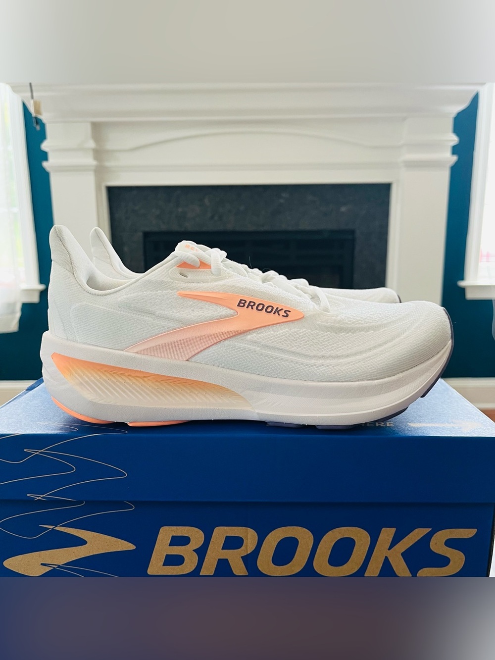 Brooks Revel 9 Women's Low Top Lace-Up Sneaker White/Peach 120489-1B-152